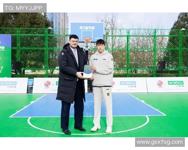 姚明小树时代的成长与蜕变：从篮球场到人生舞台的精彩旅程