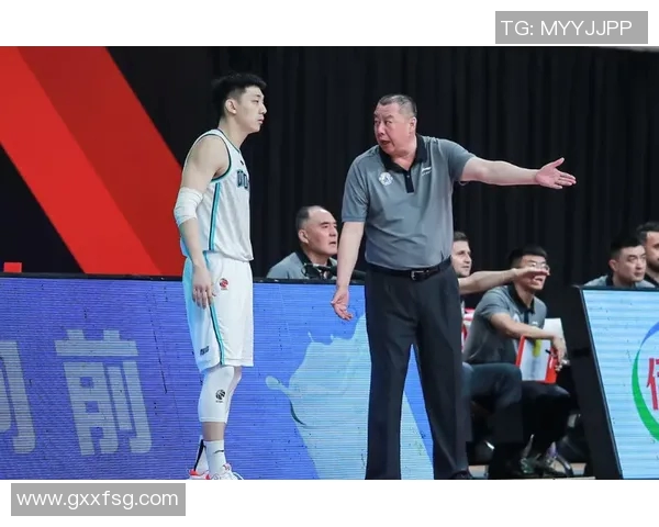 巴里-布朗携手力挽狂澜，带领球队突破困境